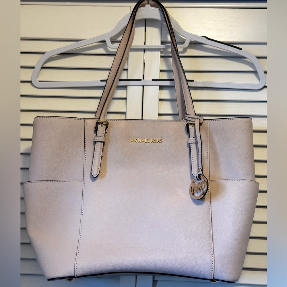 New With Tags MICHAEL Michael Kors Jet Set Travel Bag
